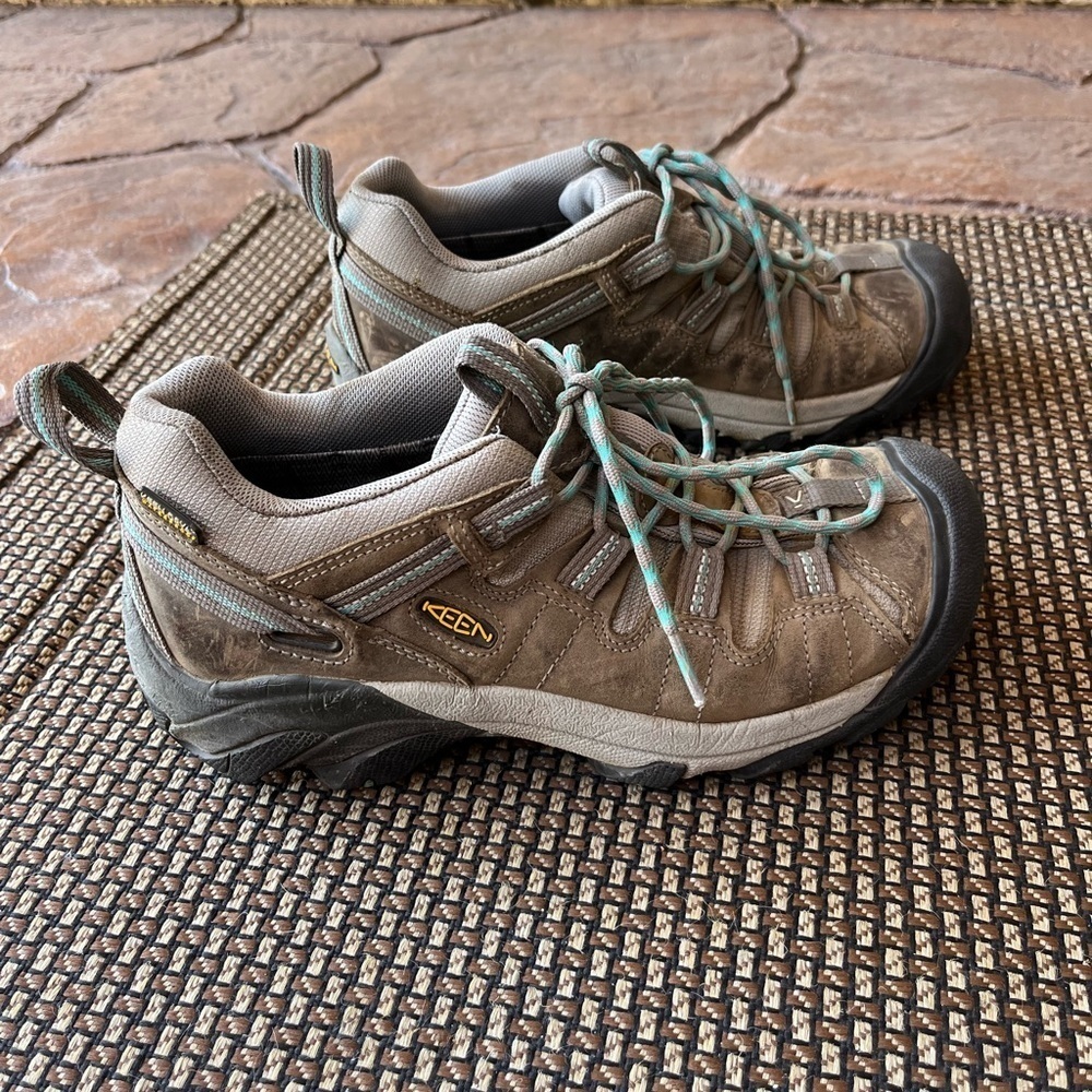 Keen Waterproof Hiking Shoes Women’s Size 7.5 38